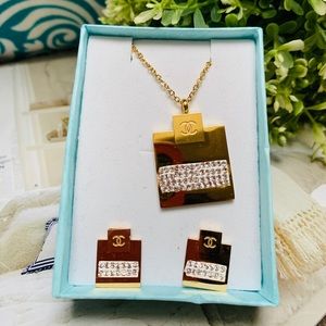 Fashion Set of Gold Plated Necklace and Earrings